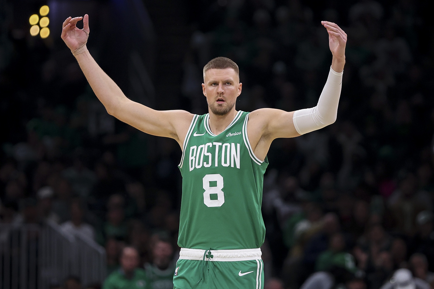 掘金逆转凯尔特人B队，浓眉爆发神勇的简单介绍