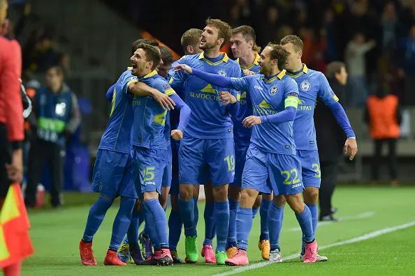 白俄罗斯队击败爱沙尼亚队,取得关键三分 白俄罗斯队击败爱沙尼亚队,取得关键三分