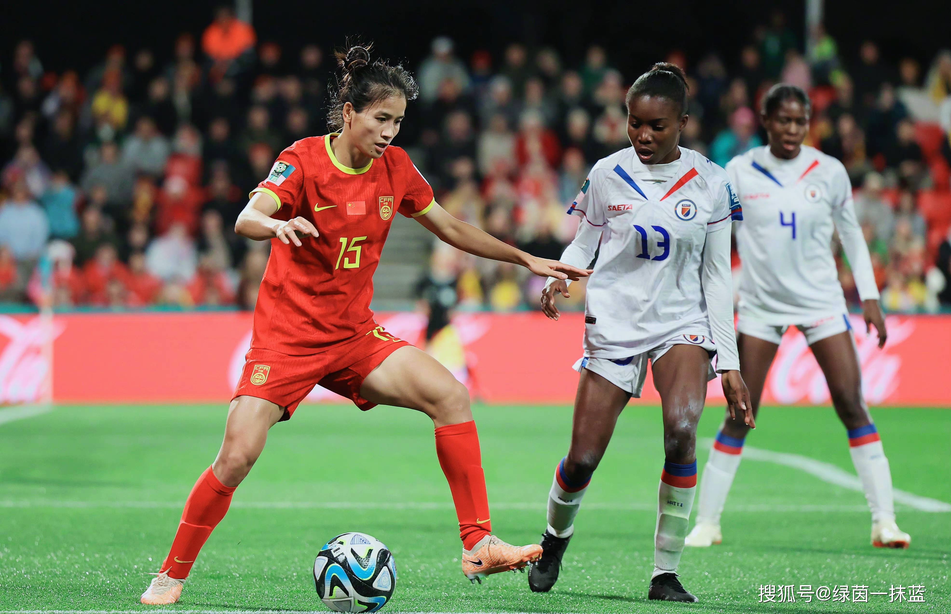 九游娱乐入口-国内外女足比赛中，球队整体表现令人满意