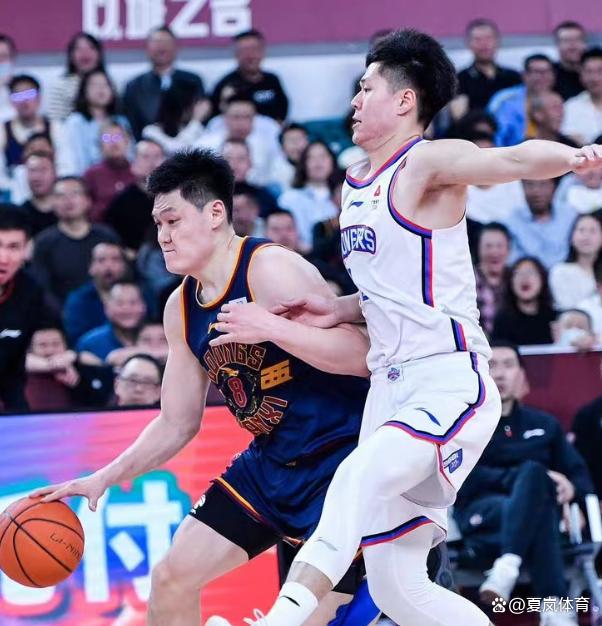 外线空位三分稳稳命中，助队夺冠的简单介绍