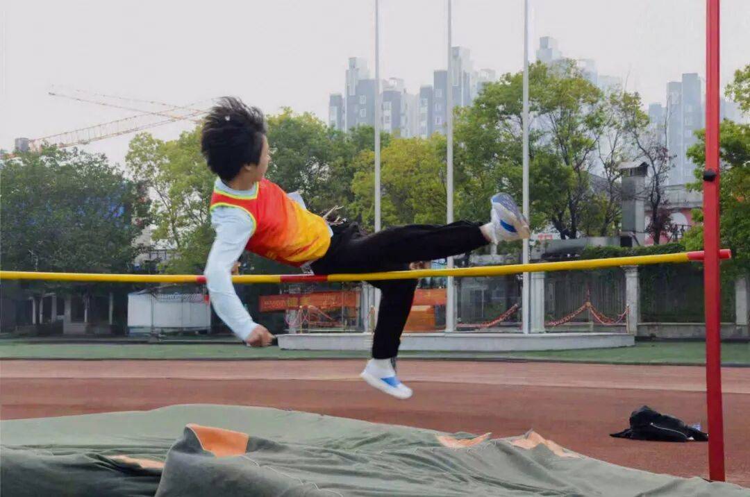 九游娱乐官方网站-运动场上的英雄们正在诠释着永不言败的信念