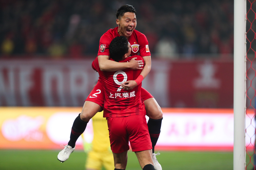 九游娱乐-包含上海上港队在主场以一球小胜江苏苏宁的词条