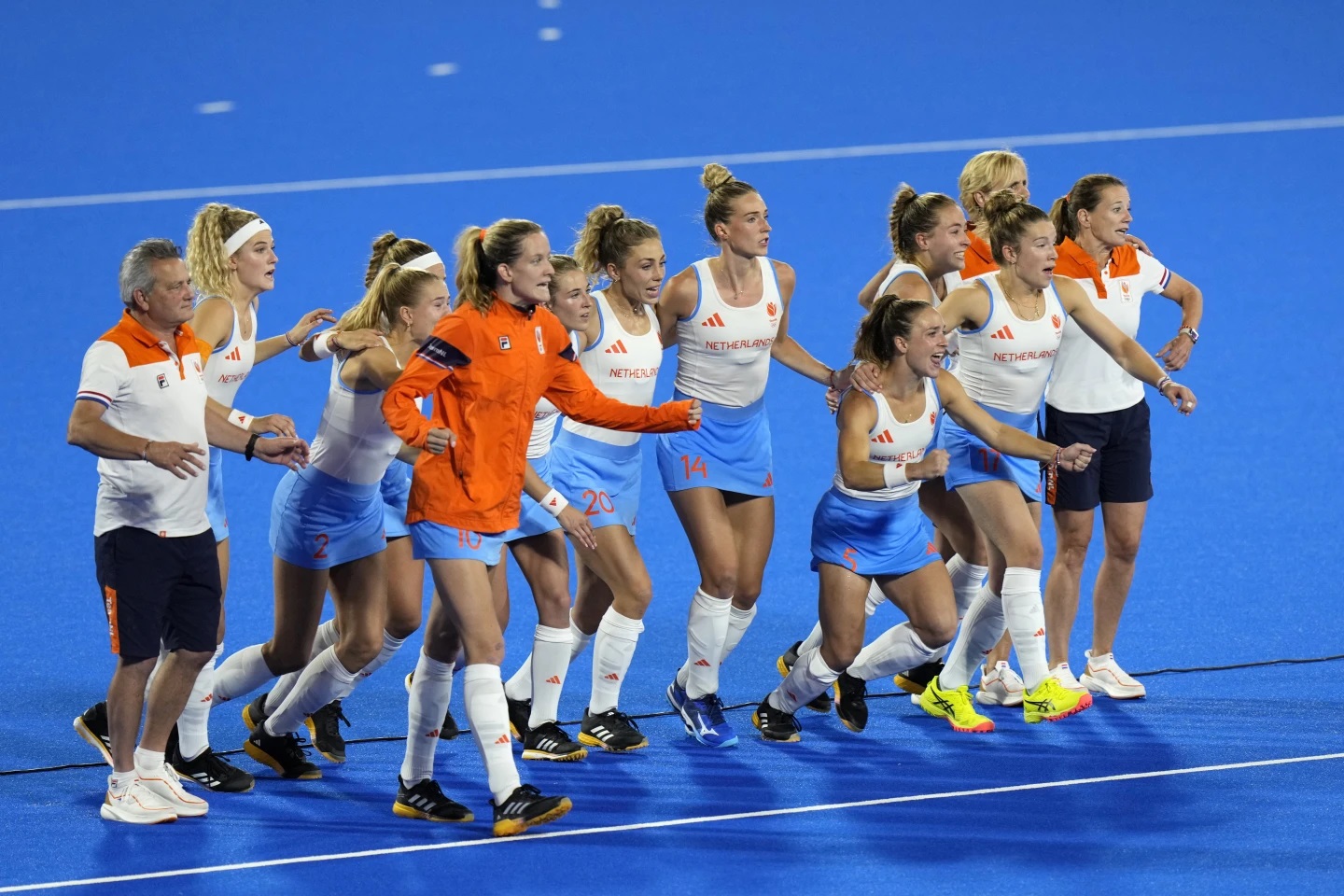 九游娱乐入口-荷兰卫冕冠军经验丰富对决前相对轻松