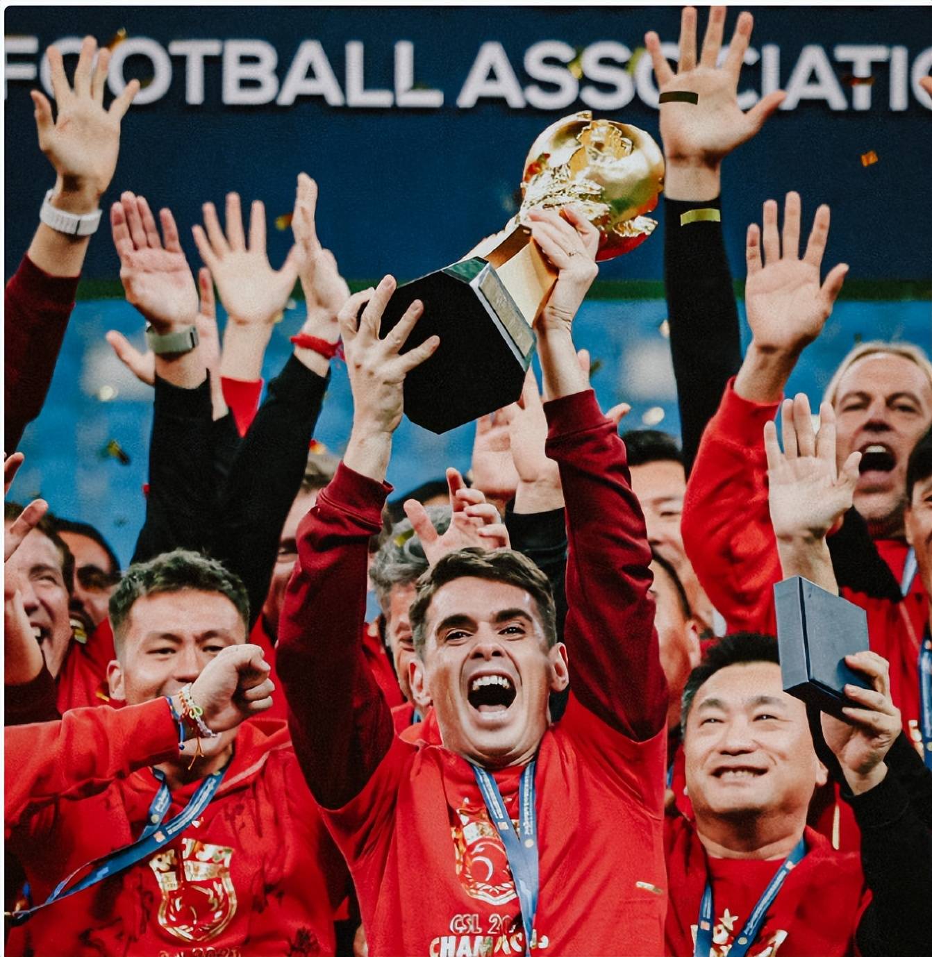 上海上港节节攀升,中超前景一片春风的简单介绍 上海上港节节攀升,中超前景一片春风的简单介绍