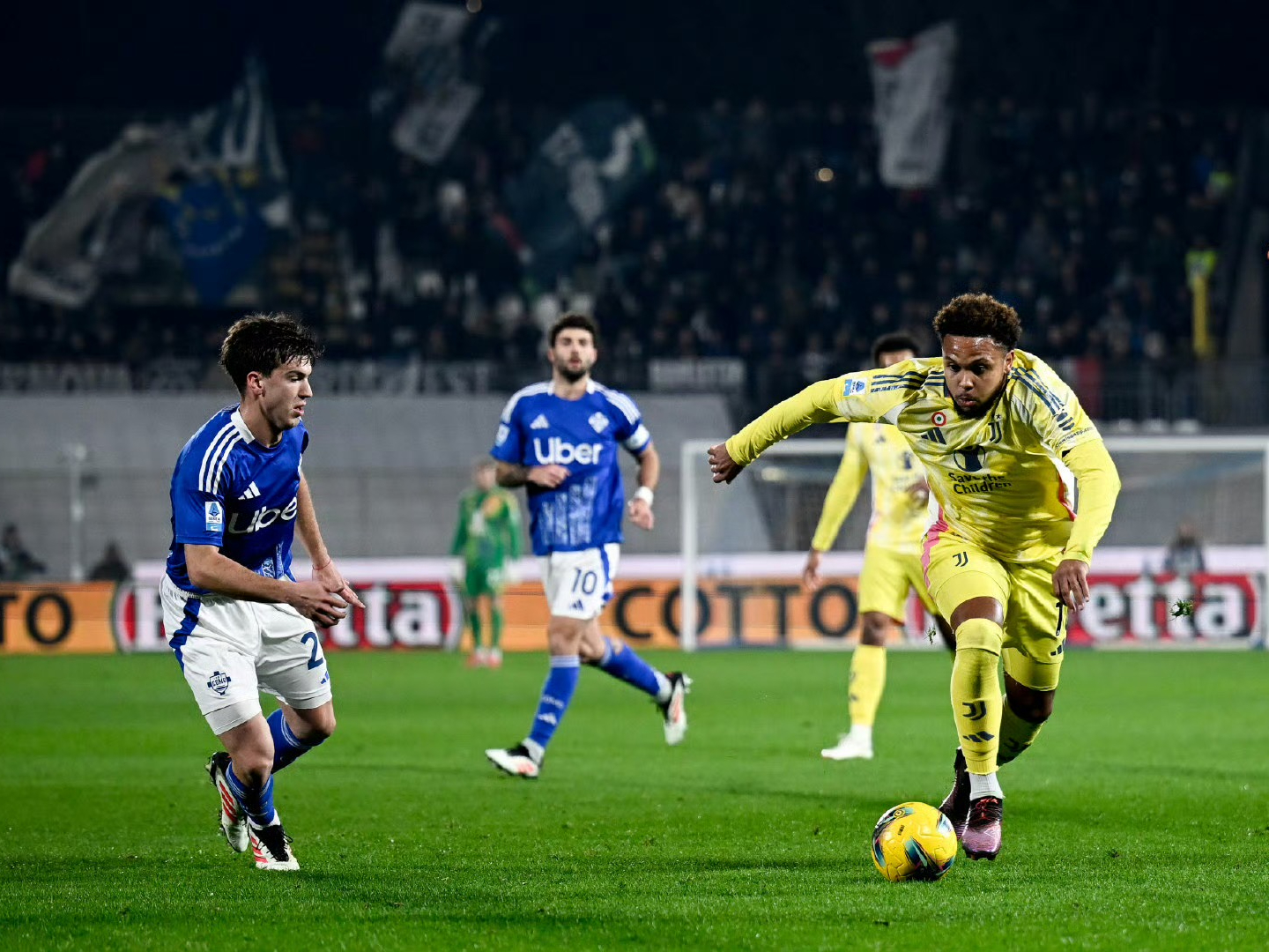 尤文图斯中场出战欧冠前进行磨合