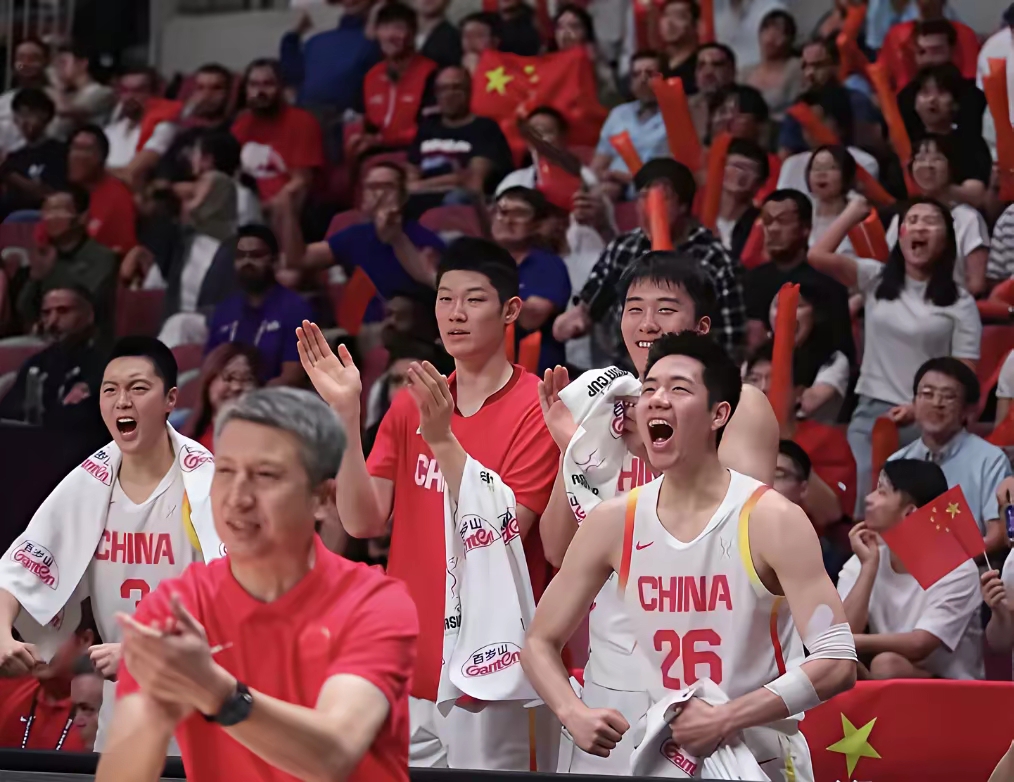 精彩瞬间回放！选手表现出色赢得掌声的简单介绍