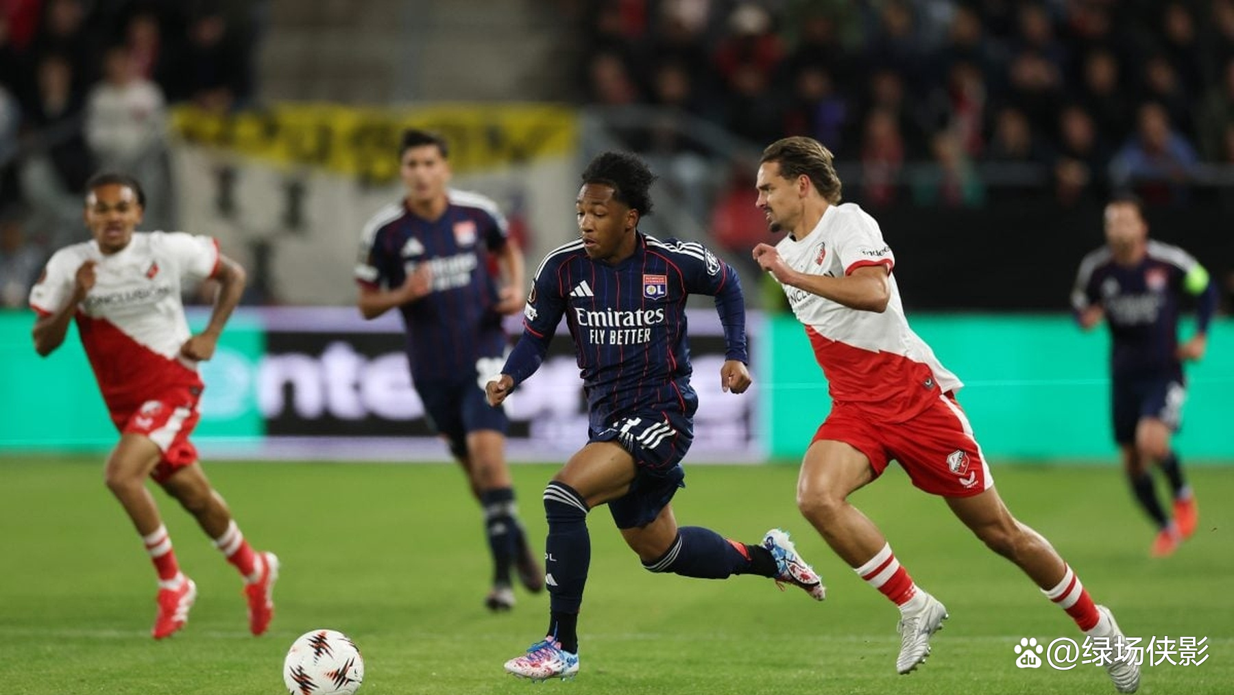 里昂主场险胜斯特拉斯堡，保持领先优势的简单介绍