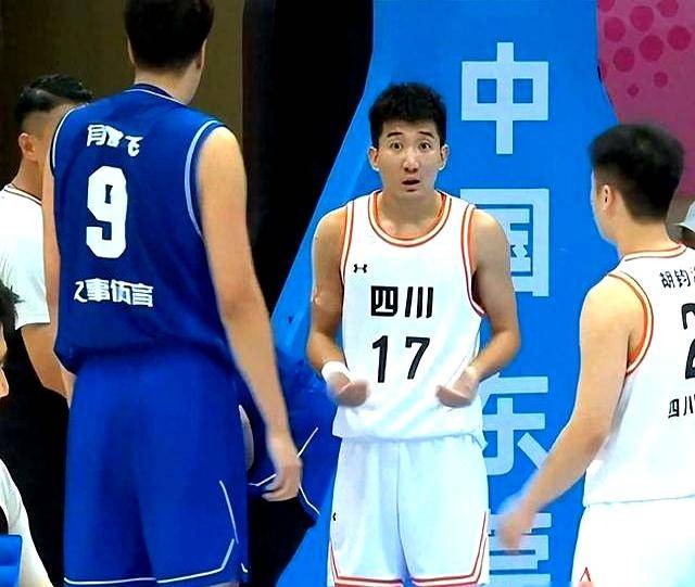 步行者逆转广州队，周琦统治全场