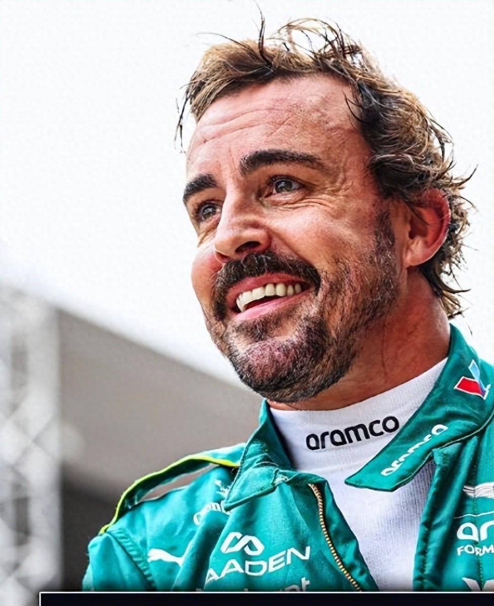 关于威廉姆斯鏖战阿斯顿马丁，汉密尔顿扛起全队的信息