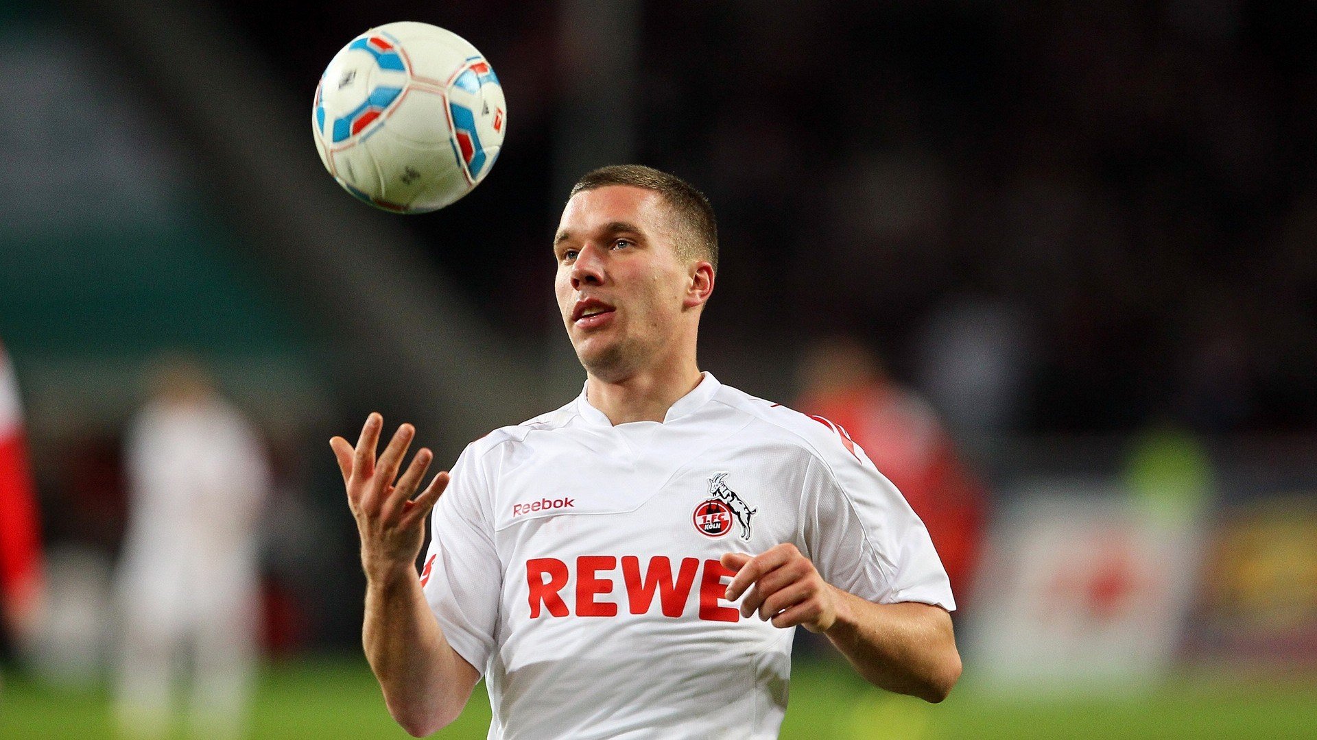 阿坎吉爆发定乾坤，曼联淘汰赛惊险过关奥地利劲旅