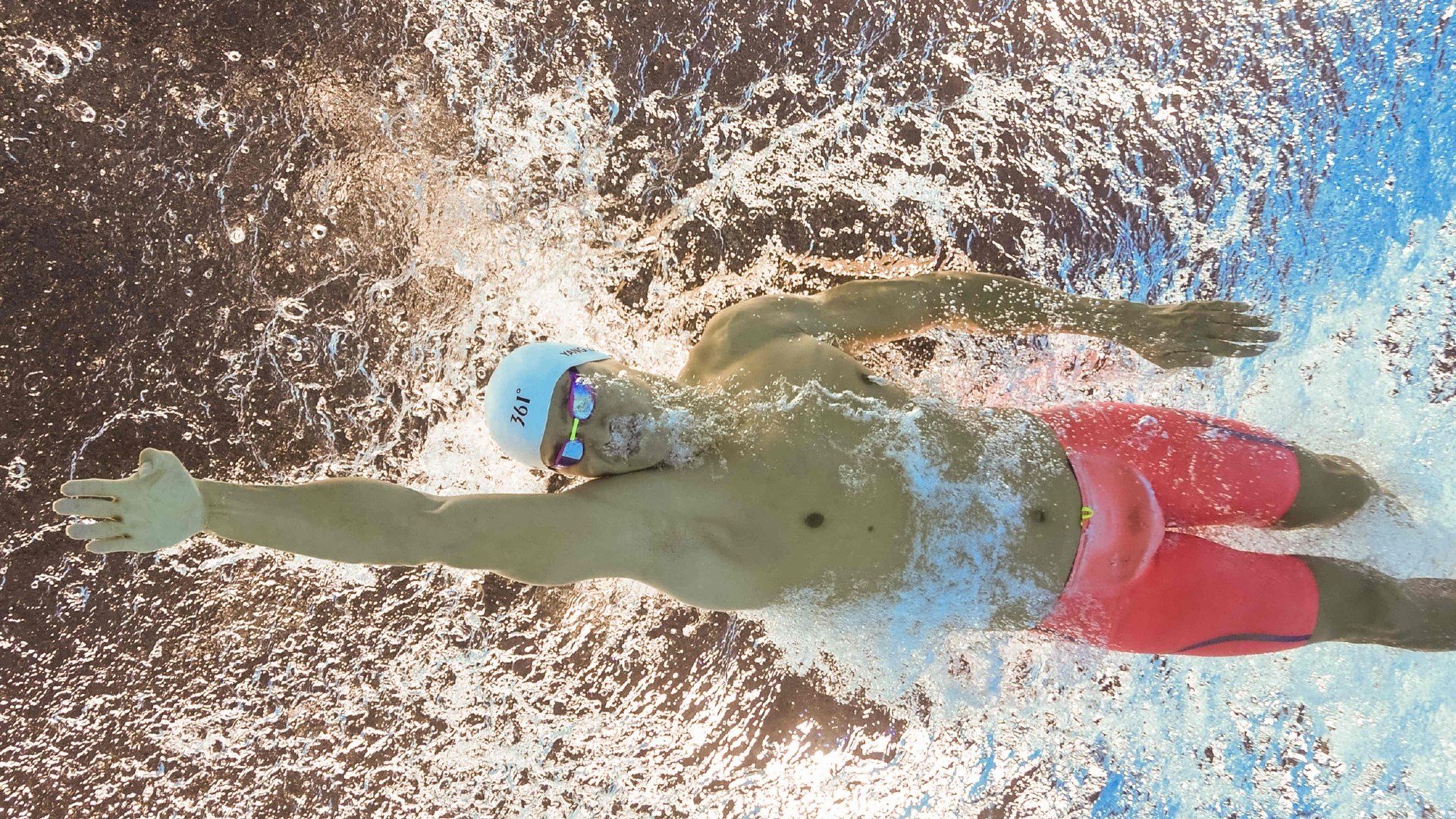 绿茵场上的双面叙事，阿根廷轻取国际米兰，C罗统治全场